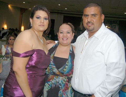 05082012 FABIOLA  Basurto, Eloísa y Javier Vega.