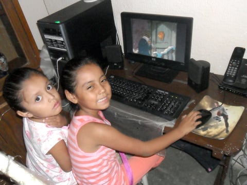 Luz Aryam y Soel Sinahí Luna Nájera.