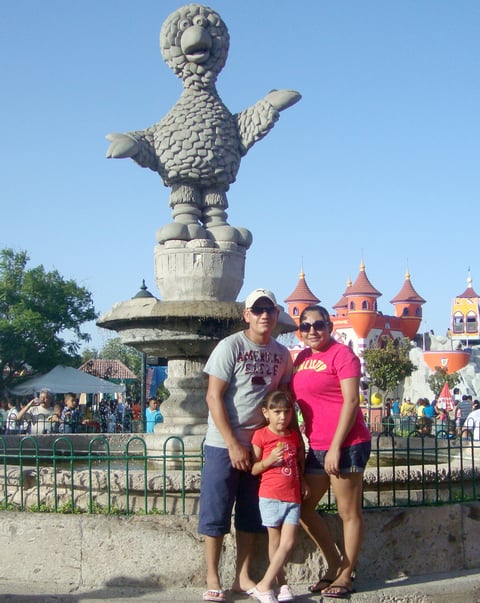 Familia Rodríguez de la Cruz de vacaciones en Monterrey, en el parque
de diversiones.