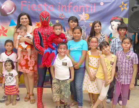 10082012 FAMILIARES Y AMIGOS  de Xavier, entre ellos: Renata, Rosy, Pablito, Marcus, Santiago, Ana Carmen, Andrea, Alejandra, Scarlet, Laura, Alejandro y AngÃ©lica.
