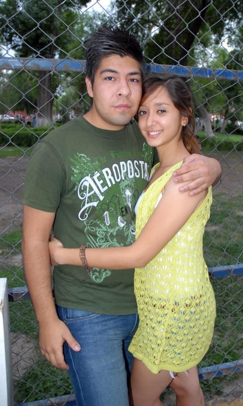 08082012 DIDIER  y Caro.