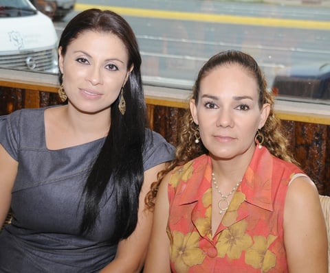 10082012 MARCELA  Bertiz y Yolanda García, disfrutaron en su restaurante favorito.