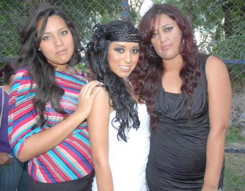 08082012 KARINA,  Jaqueline y Rosa María Soto.