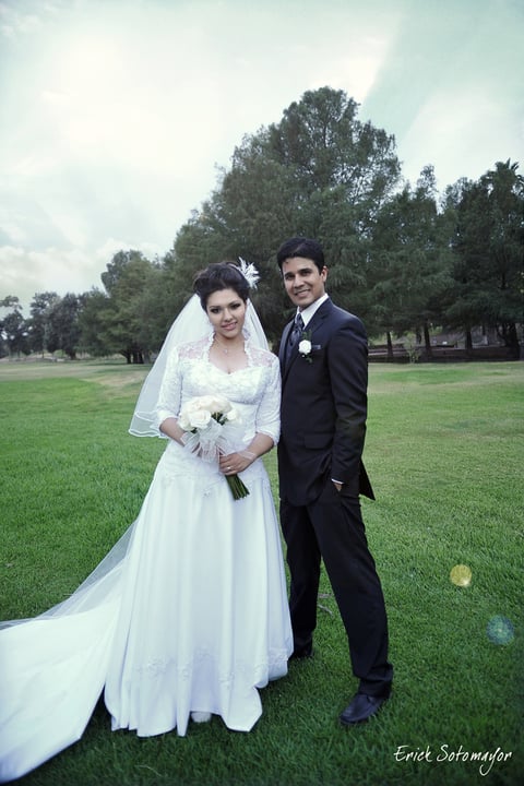 Srita. Nadia Emilia Gonzá¡lez Calderillo y Sr. Luis Alberto Treviño Ramírez recibieron la bendición nupcial el sábado 16 de junio de 2012. Ellos son hijos de los señores Leopoldo González y María Emilia Calderillo de González; Manuel Emilio Treviño y Margarita Ramírez de Treviño.- Érick Sotomayor Fotografía