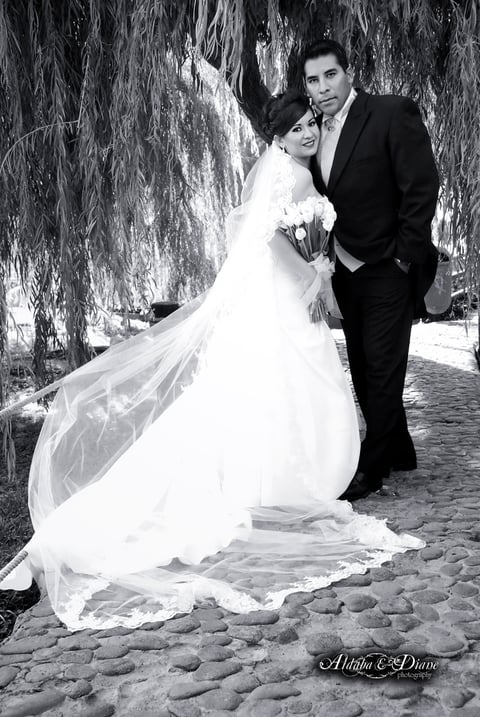 LLEGARON al altar Srita. Nitsia Perez Soto y Sr. Vicente Rafael Rojas Luna.- Aldaba y Diane Fotografía