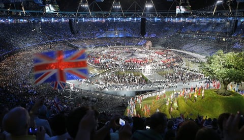 Danny Boyle y Paul McCartney deslumbran en la ceremonia inaugural.
El director de películas como "Slumdog Millionaire" y "Trainspotting" presentó una extraordinaria fiesta musical en la ceremonia de inauguración el 27 de julio, que culminó con la interpretación "Hey Jude" por parte de McCartney que fue coreada por las 80,000 personas en el estadio.