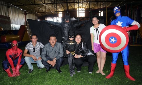 12082012 EL PEQUEÃ±O  Alfredo festejÃ³ su sexto cumpleaÃ±os como Batman, acompaÃ±ado de sus papÃ¡s Alfredo Herrera GalvÃ¡n y MarÃ­a Luisa Espinoza HernÃ¡ndez, sus hermanos Ernesto y Abigail.