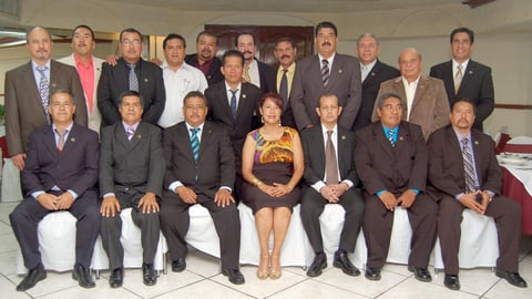 12082012 VI GENERACIÃ³N  de MÃ©dicos Veterinarios Zootecnistas: Eduardo Arteaga Campos, Gelmin Omar GonzÃ¡lez, Rafael Nieto, Francisco Carrillo, Manuel RamÃ­rez, Carlos MartÃ­n del Campo, Luis Fuentes, Fernando FernÃ¡ndez, Jaime Villarreal, Ã“scar CÃ³rdova, Antonio Ibarra, Ismael DÃ­az,  Mariano Favela,  Manuel ChÃ¡vez, Juan Montoya, Ilda FernÃ¡ndez, Francisco Paredes, Manuel GutiÃ©rrez y HÃ©ctor Flores.