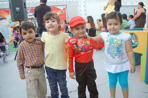12082012 JOSUÃ©,  Adriana, Luis Rodolfo y Sofi.
