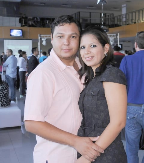 12082012 JULIO CÃ©SAR  Carrillo y Gisel Ochoa.