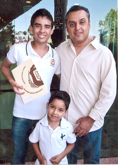 15082012 CÃ©SAR  MuÃ±oz Castillo, acompaÃ±ado de su papÃ¡ CÃ©sar y Luis Alejandro MuÃ±oz.