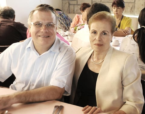 16082012 PBRO. MIGUEL  Cigarroa y Rita de Chong.