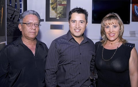 16082012 RICARDO , el expositor Guillermo García Ochoa y Paty.