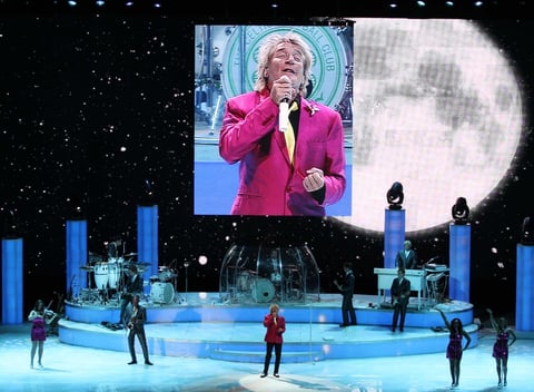 El cantante británico Rod Stewart agradeció al público mexicano haber asistido al primero de dos conciertos en el Auditorio Nacional, como parte de su exitosa gira.