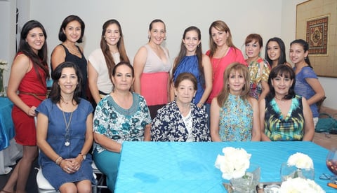 17082012 YOLA  Murra en su despedida junto a: Magda, Gaby, Ãngela, Gaby, Alicia, Meynis, Valeria, Dora, Yolanda, Martha, Dolores, Silvia y Charo.