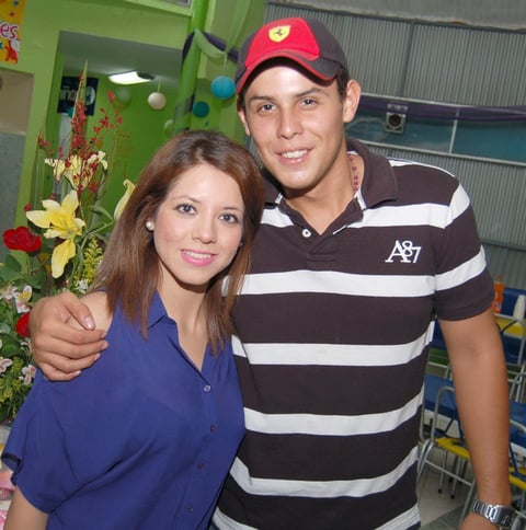 17082012 NADIA  Andeola y FÃ©lix Favela, fueron captados durante reciente festejo social.