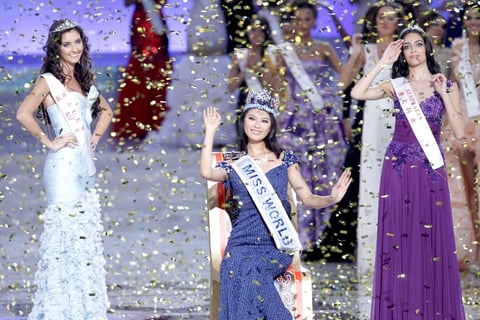 La galesa Sophie Moulds, una de las favoritas para los expertos, quedó en segundo lugar del concurso y ganó el premio "Miss Beach Fashion", mientras que el tercer puesto fue para la australiana Jessica Kahawaty.