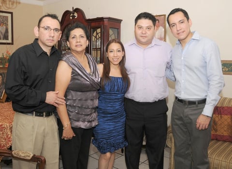 18082012 FRANCISCO JAVIER  Mena Orozco, Ma. del Carmen Orozco de Mena, Anny Mena, Gerardo Alcaraz y Luis Daniel Mena Orozco.