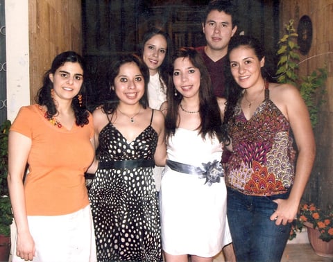 18082012 PATY,  Karla, Janett, Karen, Adriana y Sergio en reciente festejo social.
