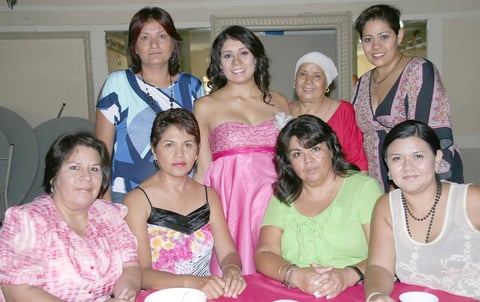 18082012 CRISTINA  Flores GarcÃ­a, con sus invitadas a su canastilla.