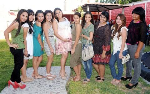 18082012 CIELO  JimÃ©nez Garnica con las invitadas a su recepciÃ³n de canastilla.