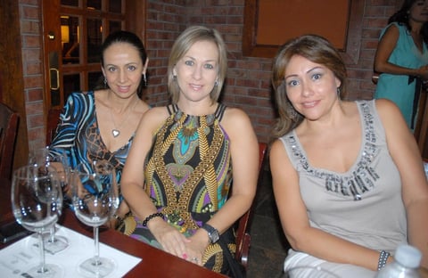 RosaMaría,Magaly y Karla.