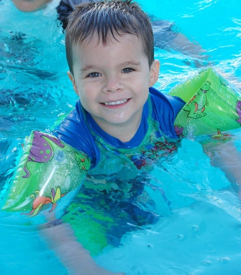 Dominik Gama cumplió tres años y fue festejado con una agradable fiesta en la que estuvieron presentes sus hermanosMassimo y Miranda, sus papásLucy EduardoGama, familiares y amiguitos.