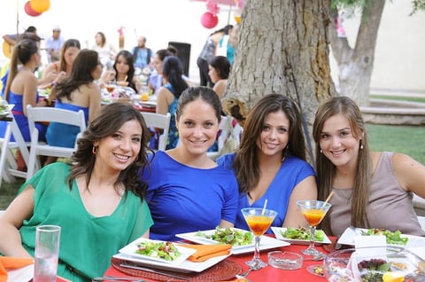 Mayi Ude, Caro Maisterrena, Adriana Torres y Ceci Wong.