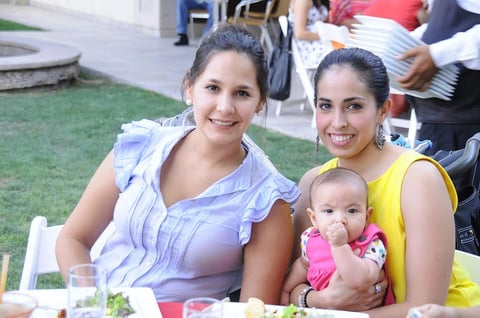 Violeta, Elva y Dany.
