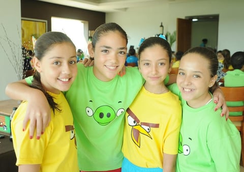 Cristy, Isabela, Noelie y Pau.