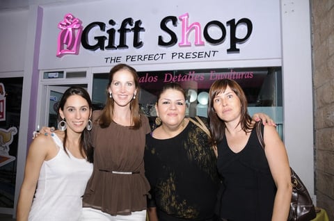 Linda,Mary Fer,Marcela y Vero.