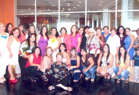 19082012 FAMILIARES Y AMIGAS  acompaÃ±aron a Sujey en su Baby Shower.