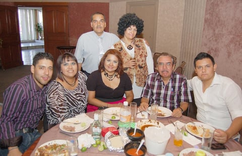 19082012 EN PLENO FESTEJO,  Ã“scar y Martha Robles acompaÃ±ados por: Enrique, Cinthia, Daniela, Daniel y Pablo Enrique.