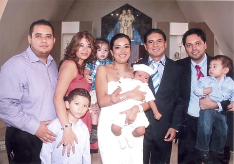 19082012 EL FESTEJADO  acompaÃ±ado de sus padrinos Lic. RaÃºl N. MuÃ±oz de LeÃ³n Segovia, C.P. Carmen e Ing. Jorge CastaÃ±eda Cruz, sus papÃ¡s Cynthia y Pedro y los niÃ±os Manuel, Santiago y Mateo AndrÃ©.