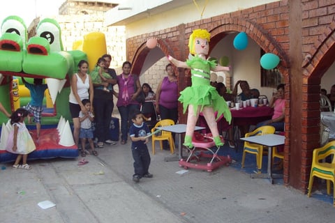 19082012 CON SUS PAPÃ¡S  Ing. Gerardo AgustÃ­n Ãlvarez Ãvalos e Ing. Yolanda Reyes Casiano.