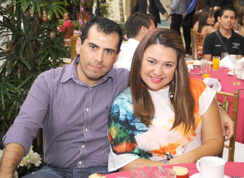 19082012 ISAAC  Flores y Brenda Espeleta.