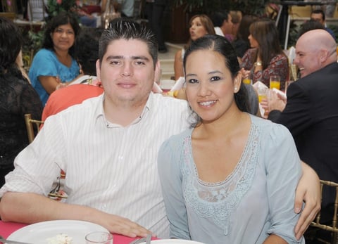 19082012 CÃ©SAR  Azpilcueta y Mayra Aguilar.