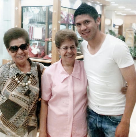 19082012 MARTHA  y Conchita Soto con Oribe Peralta.