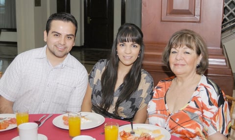 19082012 DANIEL,  Miriam y Yolanda.