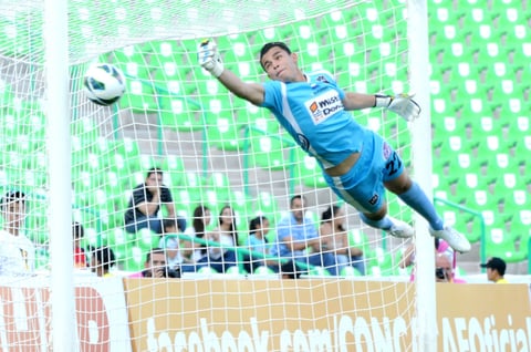 Los goles verdiblancos caían a cuentagotas, donde incluso el medio escudo Rodolfo Salinas se agregó al ataque, pero el capitán visitante Anaya se interpuso en la trayectoria del esférico que se dirigía al fondo de las redes.