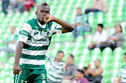 Darwin Quintero anotó tres de los cinco goles laguneros, mientras que Daniel Ludueña y Édgar Lugo, que se estrenó con la albiverde, metieron los restantes.
