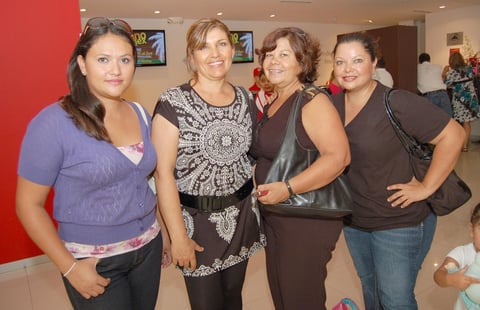 24082012 CYNTHIA,  Naty, Hilda y Gisela.