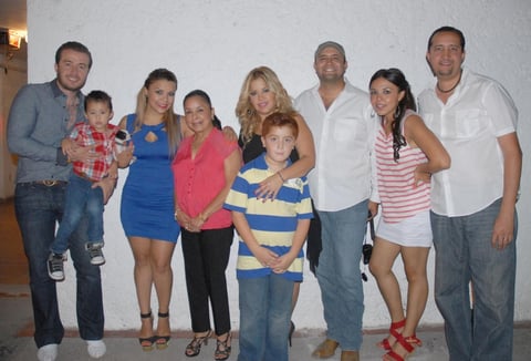 25082012 MUCHAS  sorpresas recibiÃ³ Ana Paula de parte de su familia.