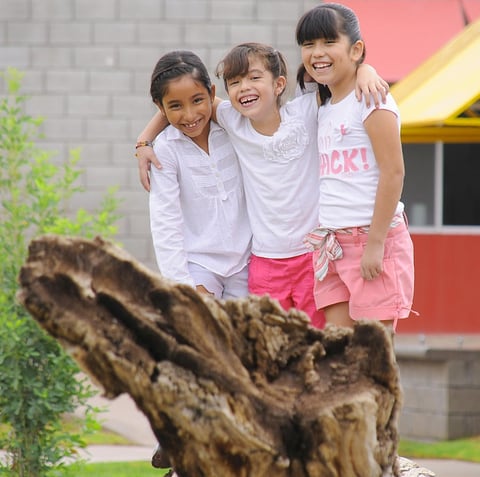 22082012 AMELIA , Carolina y Camila.