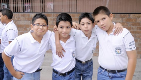 22082012 CARLOS  Alberto, Roberto Arturo, Juan JesÃºs y JesÃºs Mario, de regreso a clases.