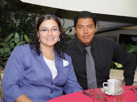 22082012 NIEVES  Lira y Javier ChÃ¡irez Ibarra, en el restaurante de conocido hotel.