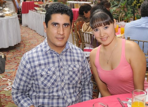 22082012 EN DESAYUNO  Fernando RodrÃ­guez y Yuliana MartÃ­nez,