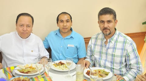 24082012 PBROS:  Antonio Mata, Jaime Martínez y José Jaime de León en pasado evento social.