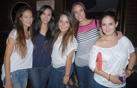 26082012 VALERIA,  Alejandra, Lari, Tere y AnahÃ­.