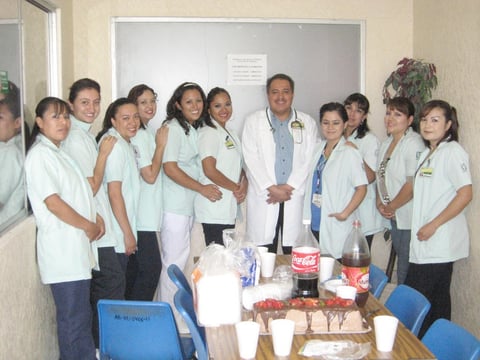 26082012 JUAN JOSÃ©  Sosa VÃ¡zquez fue festejado en su cumpleaÃ±os por compaÃ±eras de trabajo.